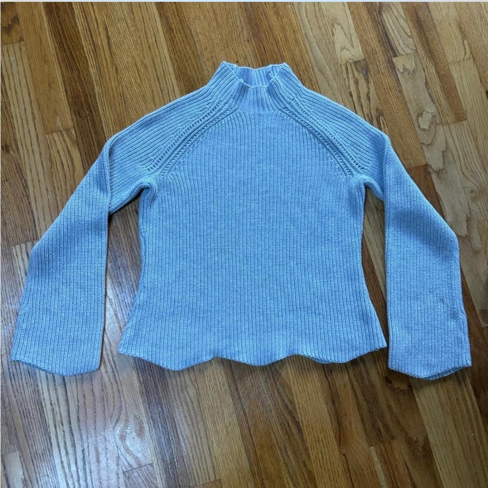 Cynthia Rowley Light Gray Ribbed Mock Neck Sweater with scalloped hems size med